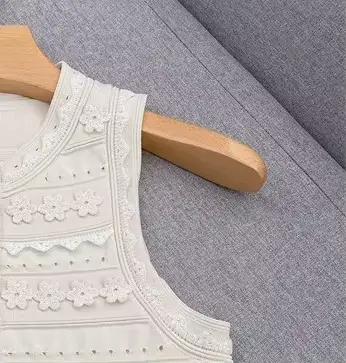 Ensemble deux pièces tricoté blanc pour femmes, élégant, ajusté, gilet ou jupe fendue décorée de per