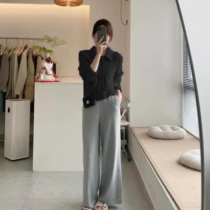 Le nouveau cardigan à col polo en peau de mouton 2025 est une veste cardigan tricotée élégante et re