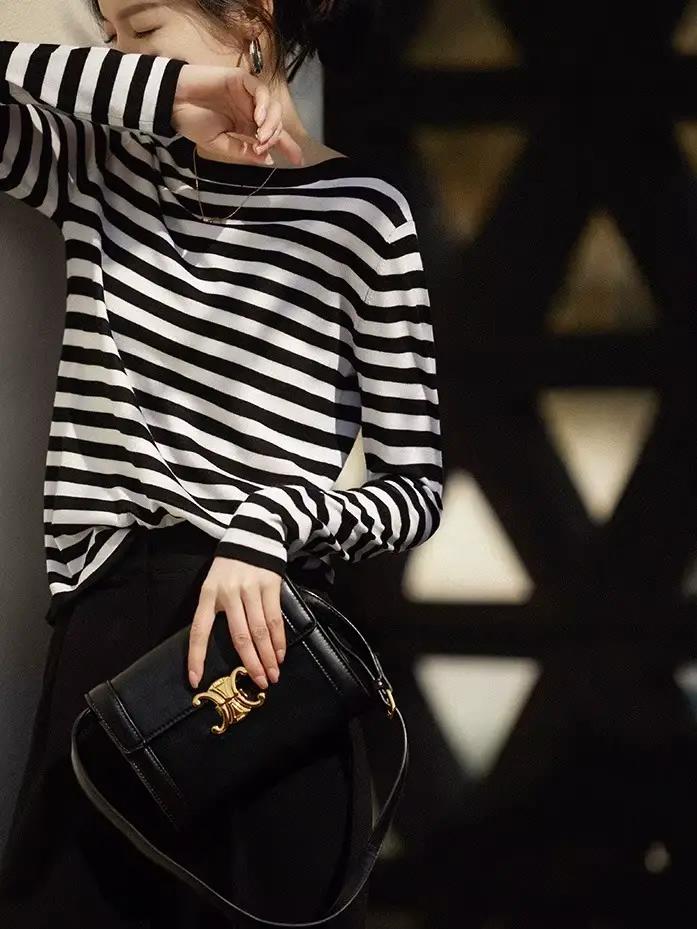 Tempérament polyvalent contrasté bleu blanc rayé pull vêtements pour femmes 2025 printemps et automn