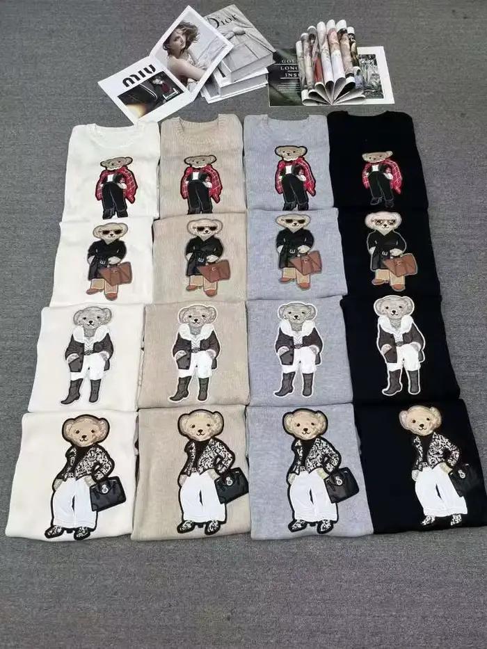 ​ ​ Pull en tricot de coton doux 2025, haut à col rond brodé d'ours pour femmes, pull décontracté co