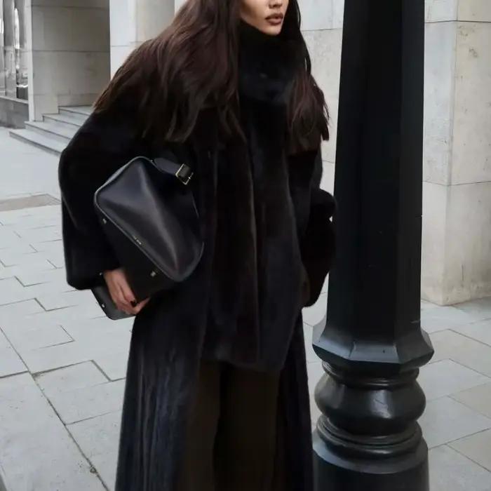 Gilet en fourrure polyester à col roulé uni pour femmes style décontracté hiver 2025 occassions spéciales confort chaleur elegance