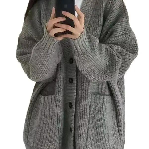 Cardigan en tricot doux et cireux gris pour femme