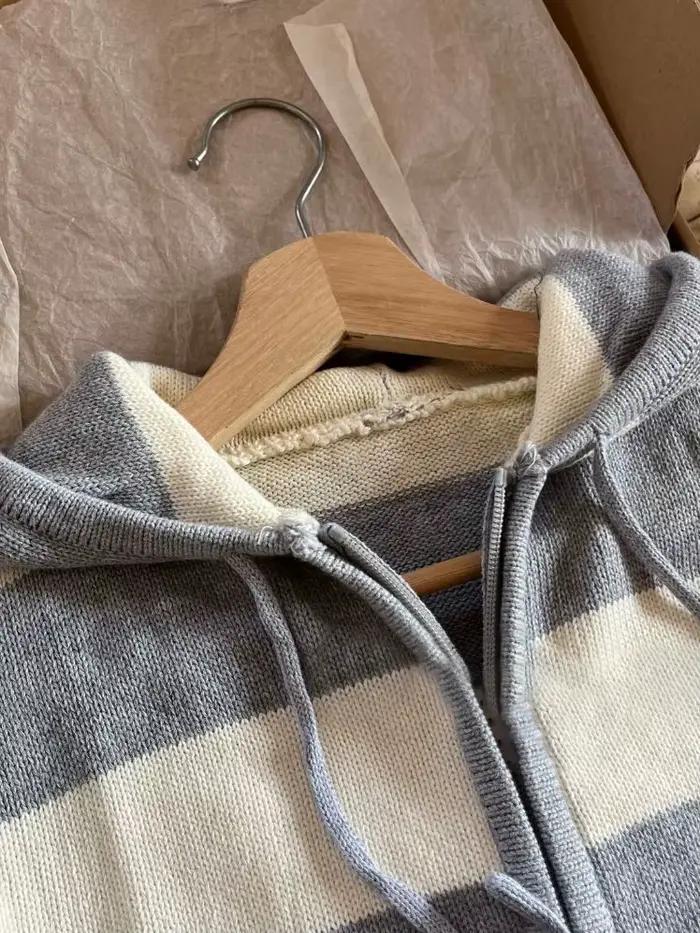 Pull court tricoté rayé pour femme