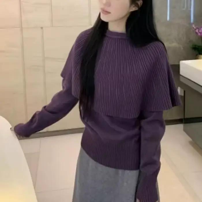 Faux pull deux pièces avec cape rouge