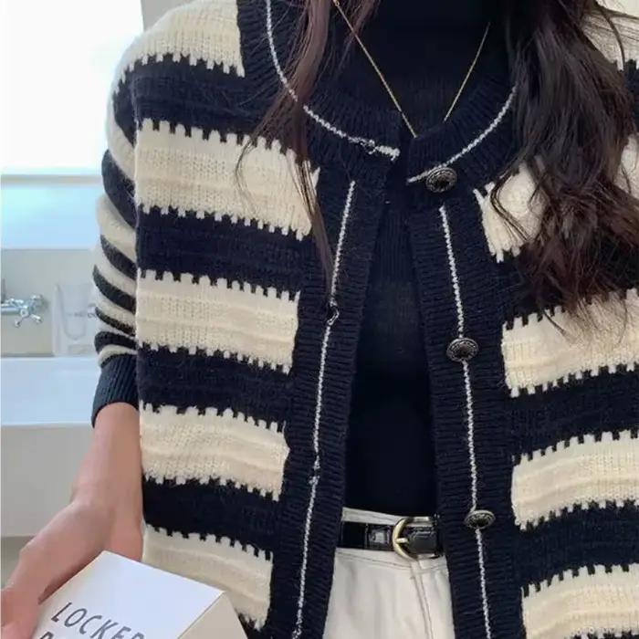 Cardigan à Col Rond pour Femme Manteau Décontracté Style Coréen Pull Vintage Tricot Tendance pour Jeunes Occasions Spéciales