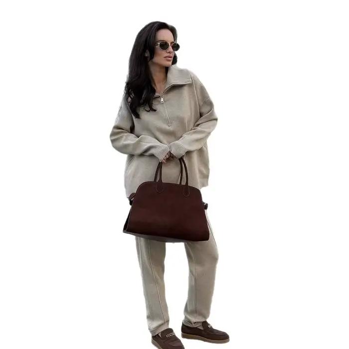 Pull à capuche et col demi-fermeture éclair pour femme