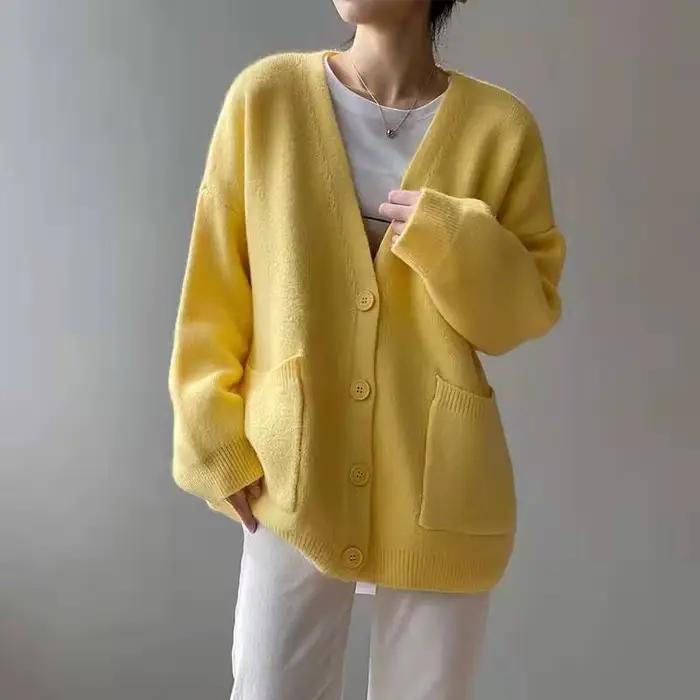 Cardigan tricoté en polyester ample et décontracté pour femmes, élégant et confortable pour les occasions automnales et hivernales