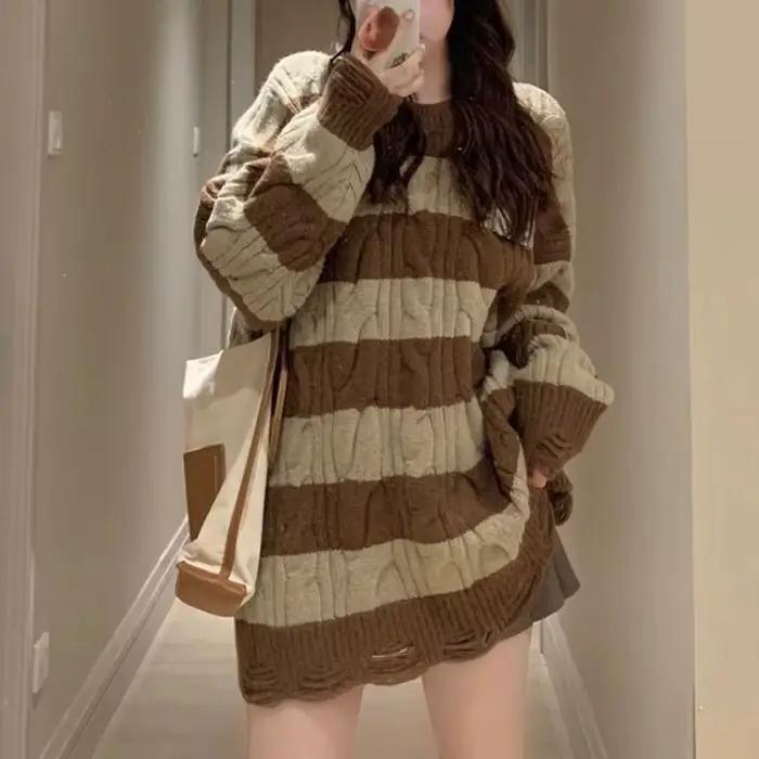 Pull rayé torsadé déchiré pour femme