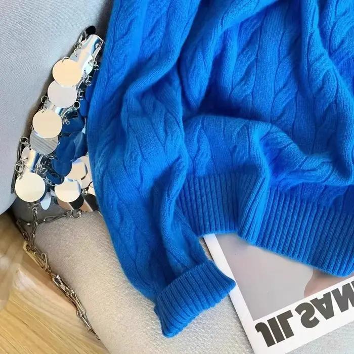 Pull tricoté bleu à col haut et demi-fermeture éclair pour femme