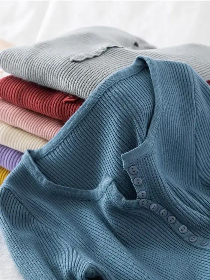 Pull à col en V et boutons pour femme