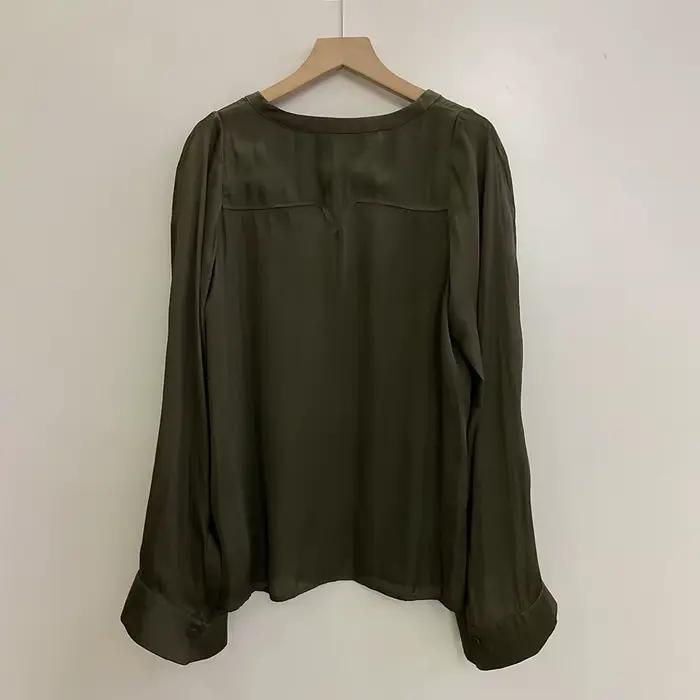 Rowan BB22T544 Pull à col en V à manches longues avec boutons pour femme