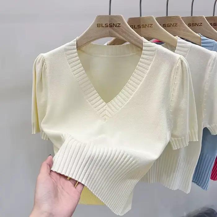 Haut court en tricot à manches courtes et col en V profond pour femmes
