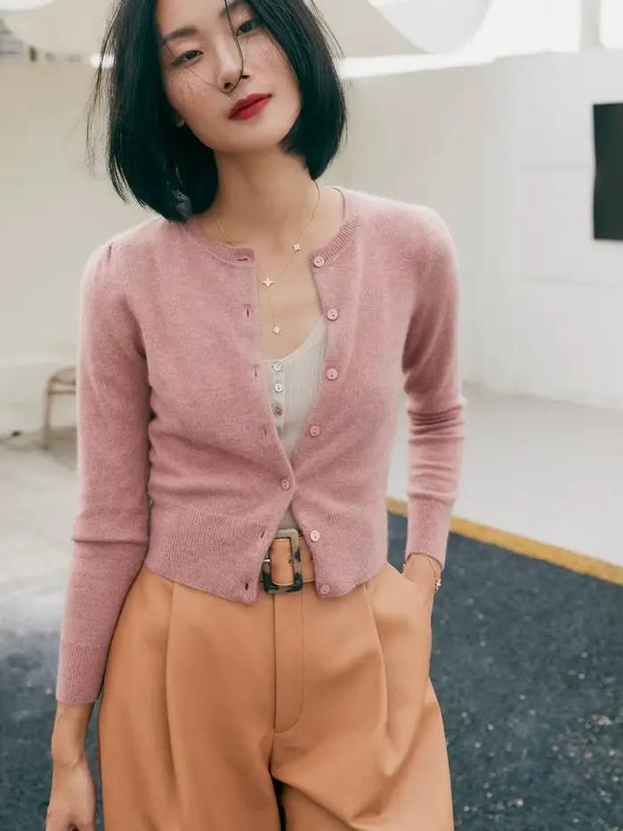 Cardigan pur cachemire pour femme, col rond, manches longues, design élégant pour bureau et occasions spéciales ```