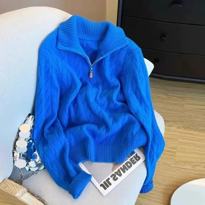 Pull tricoté bleu à col haut et demi-fermeture éclair pour femme