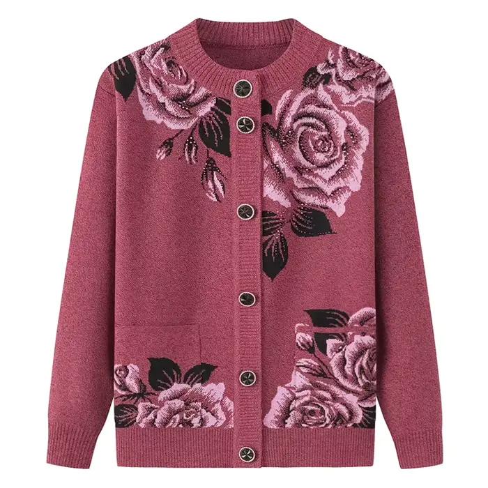 Pull de grand-mère Cardigan en velours pour mère âgée d'âge moyen
