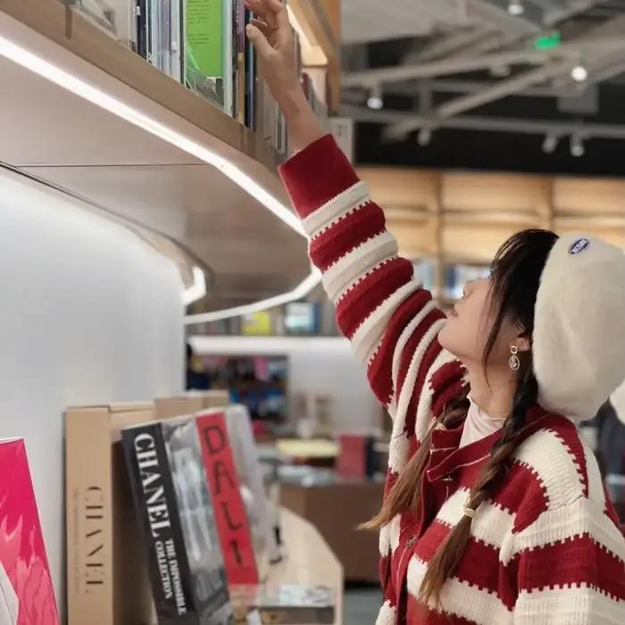 Cardigan à Col Rond pour Femme Manteau Décontracté Style Coréen Pull Vintage Tricot Tendance pour Jeunes Occasions Spéciales