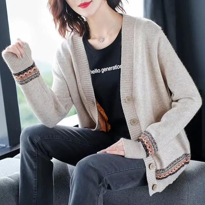 Petit pull tricoté en Jacquard à col en v pour femme