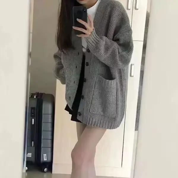 Cardigan en tricot doux et cireux gris pour femme