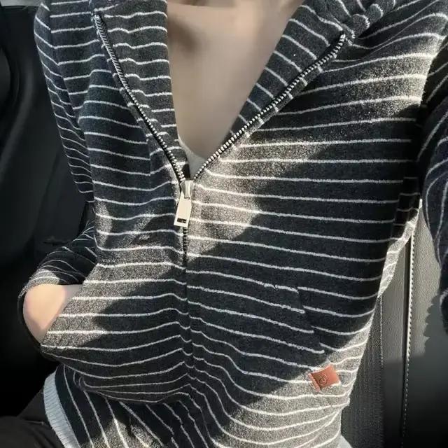 Cardigan rayé pour femmes décontracté chic à capuche tricoté en polyester pour automne hiver occaions multiples