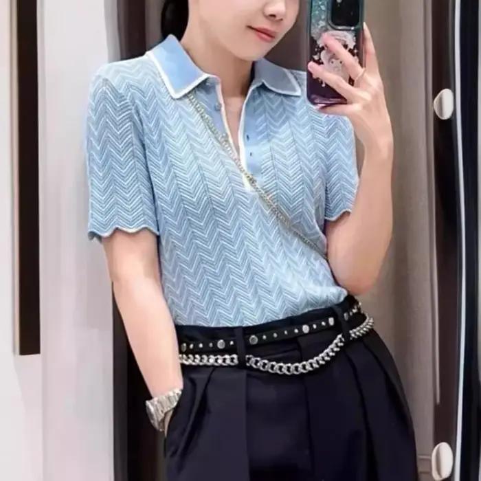 Pull à manches courtes bleu pour femme motif chevrons bord ondulé col rabattu léger été ocassions spéciales femmes 25-34 ans polyester légèrement extensible simple boutonnage
