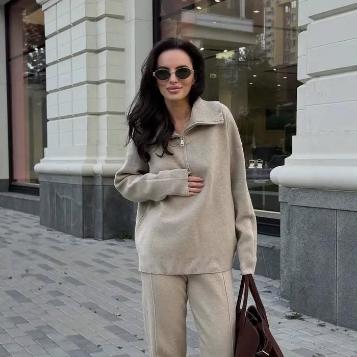 Pull à capuche et col demi-fermeture éclair pour femme
