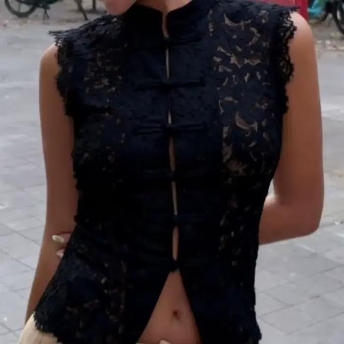 Chemisier sans manches en dentelle guipure à col mandarin et fente pour femme