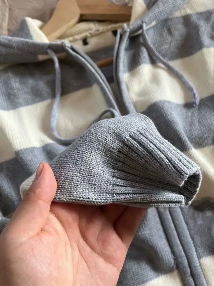 Pull court tricoté rayé pour femme