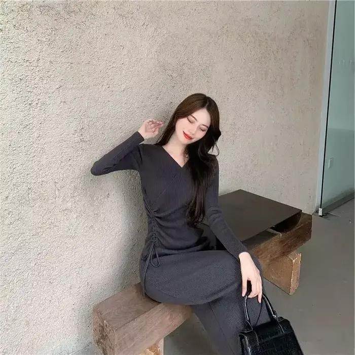 Robe mi-longue à col en V pour femme