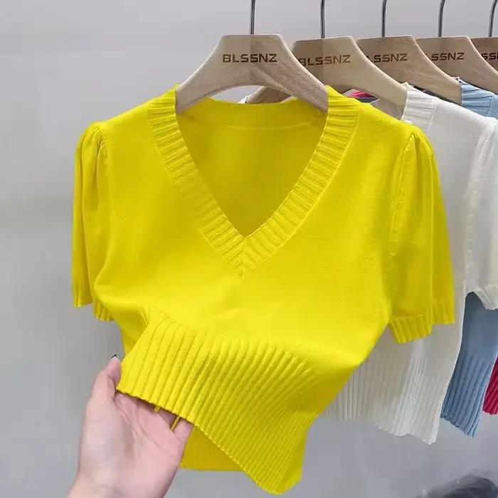 Haut court en tricot à manches courtes et col en V profond pour femmes