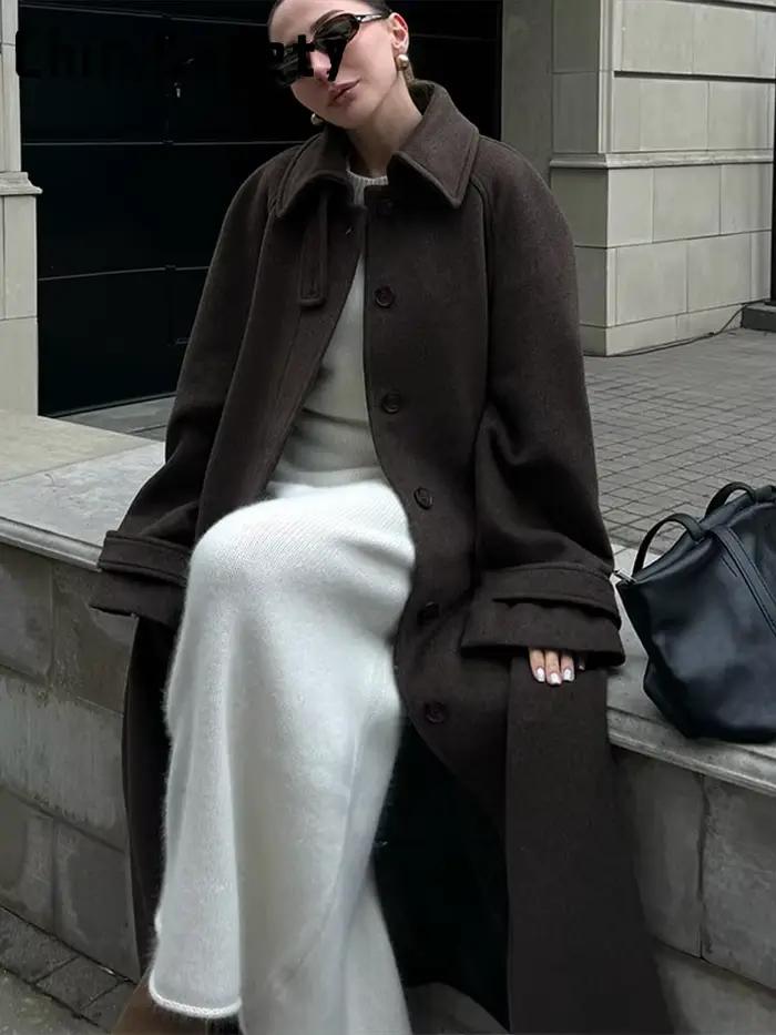 Manteau long en laine gris élégant avec col rabattu et boutons pour femmes, pour les occasions automnales et hivernales