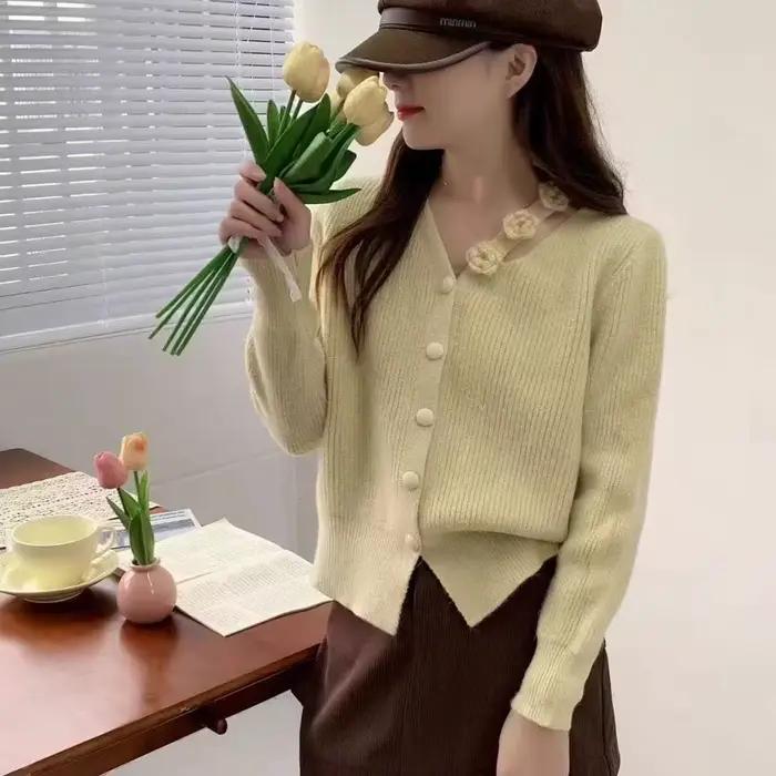 Cardigan à fleurs au crochet fait à la main pour l'automne et l'hiver