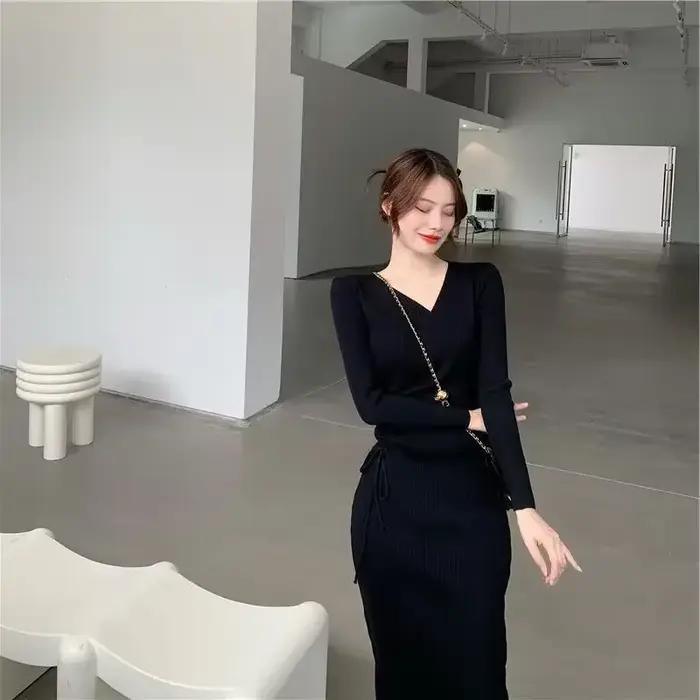 Robe mi-longue à col en V pour femme