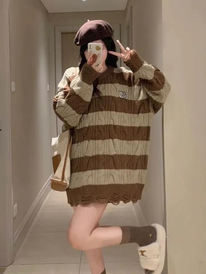 Pull rayé torsadé déchiré pour femme