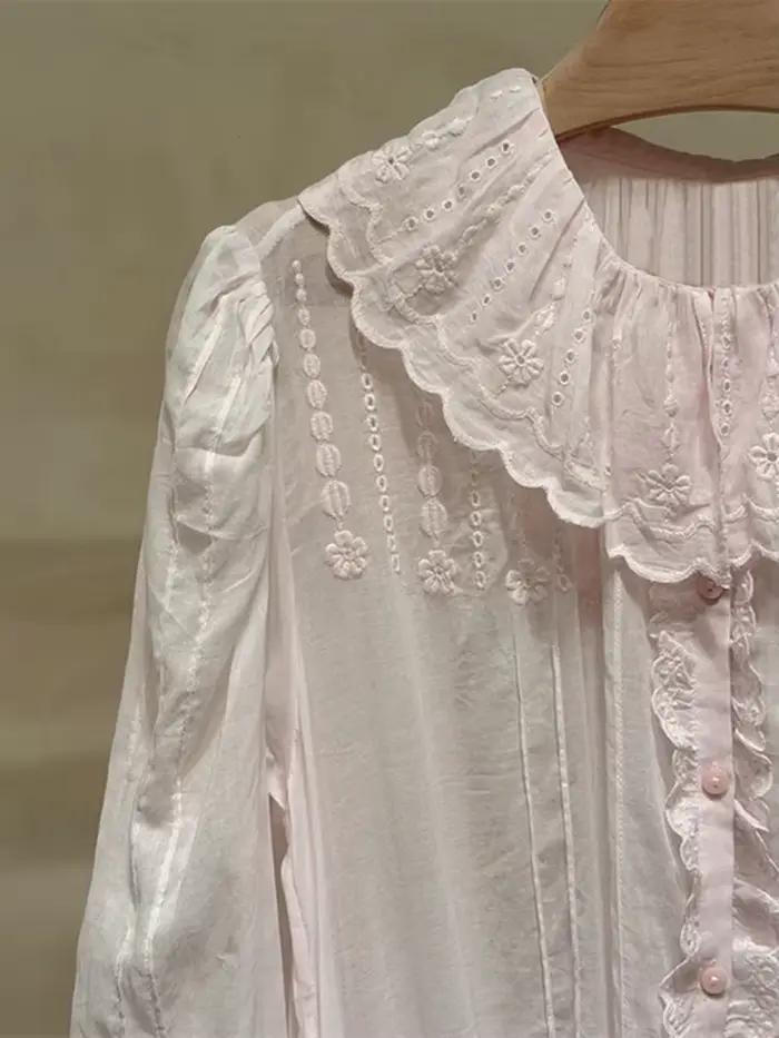 Robe pull rose brodée pour femme