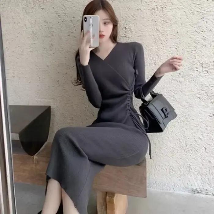 Robe mi-longue à col en V pour femme