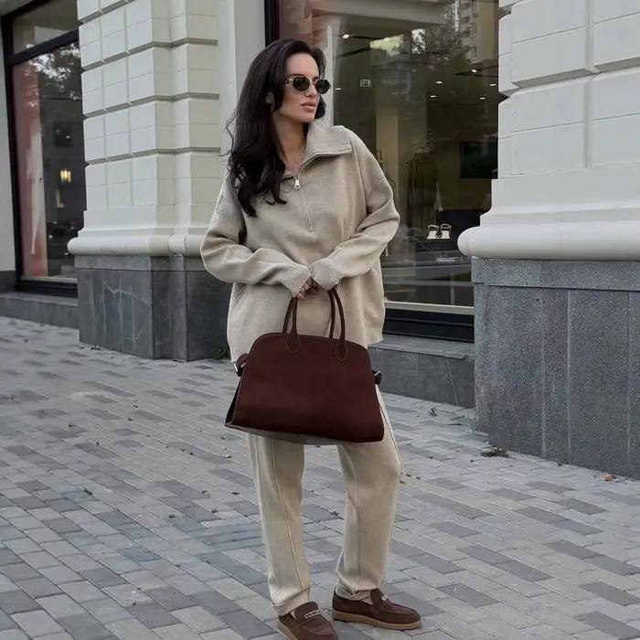 Pull à capuche et col demi-fermeture éclair pour femme