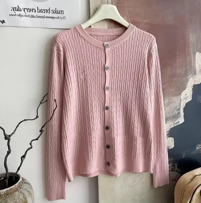 Cardigan en tricot torsadé rouge pour femme