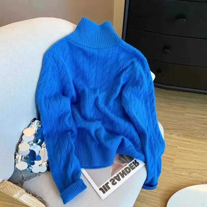 Pull tricoté bleu à col haut et demi-fermeture éclair pour femme