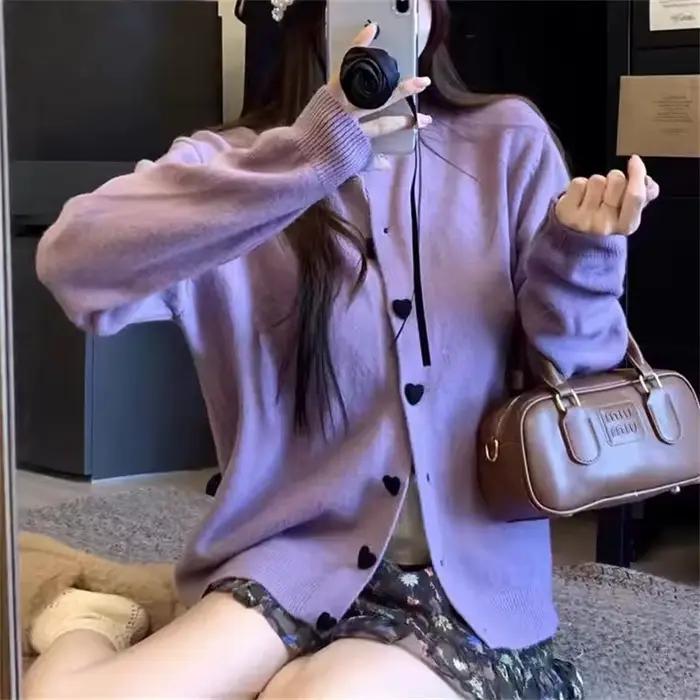 Cardigan ample et doux pour femmes en automne avec boutons d'amour, style décontracté et couleurs vibrantes pour les occasions spéciales