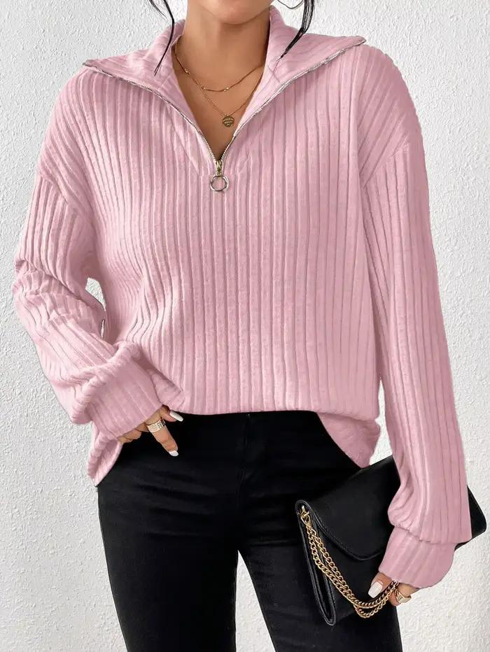 Nouvelle collection Automne/Hiver 2026 : Pull rose à col montant semi-zippé