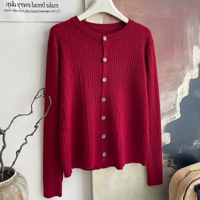 Cardigan en tricot torsadé rouge pour femme