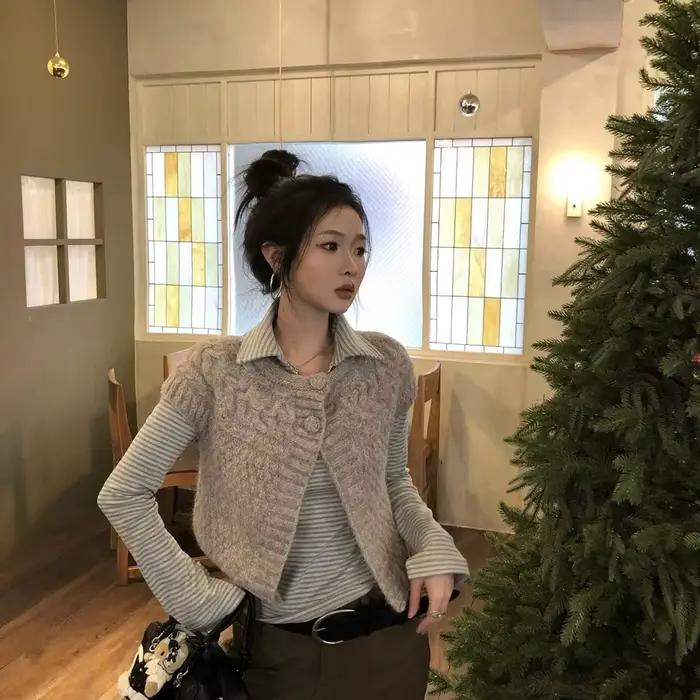 Cardigan gris torsadé en maille pour femme