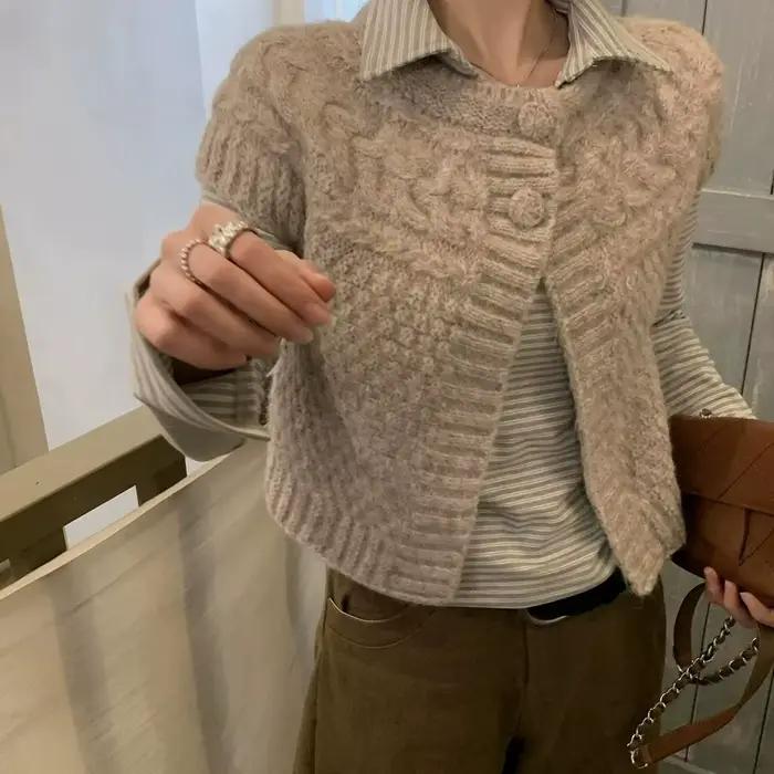 Cardigan gris torsadé en maille pour femme