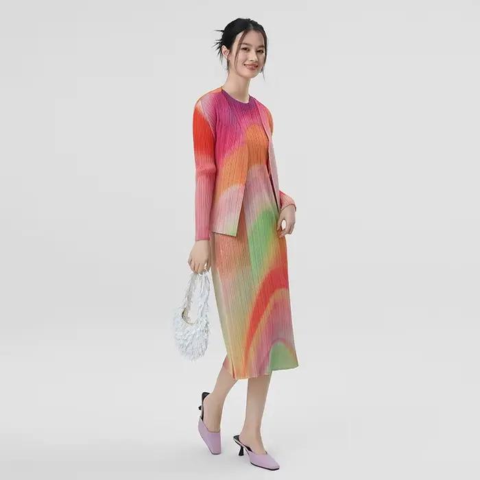 Miyake 2026 Nouvelle Veste Cardigan Plissée Imprimé Dopamine Coloré Tendance Élégante Amincissante Robes Plissées pour Femme pour Vacances et Voyages