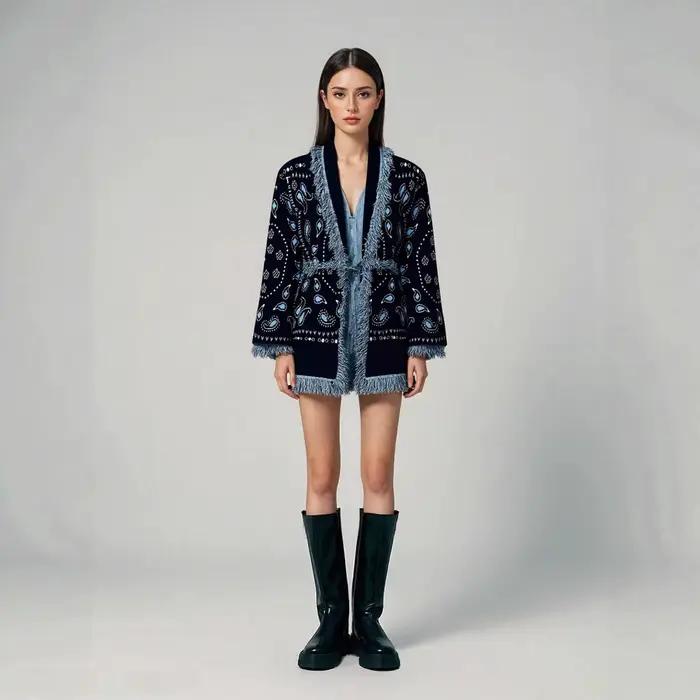 Cardigan en tricot à franges avec ceinture et motif géométrique pour femmes style rétro confortable et élégant pour diverses occasions