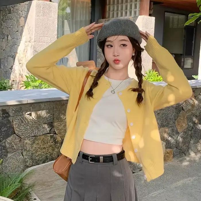 Cardigan pour femmes avec broderie, coupe ample, streetwear, automne-hiver, polyester extra lourd, boutonnage simple, gris, rouge, jaune, bleu