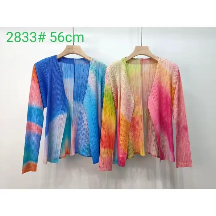 Miyake 2026 Nouvelle Veste Cardigan Plissée Imprimé Dopamine Coloré Tendance Élégante Amincissante Robes Plissées pour Femme pour Vacances et Voyages