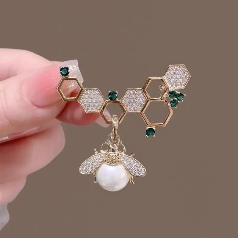 Mode exquise nid d'abeille perle abeille broche pour femmes vêtements manteau bijoux accessoires cad