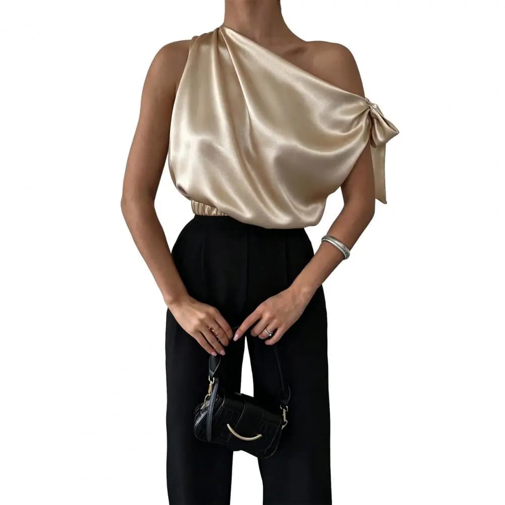 Chemisier en satin asymétrique à épaules dénudées avec détail nœud, style professionnel pour femme