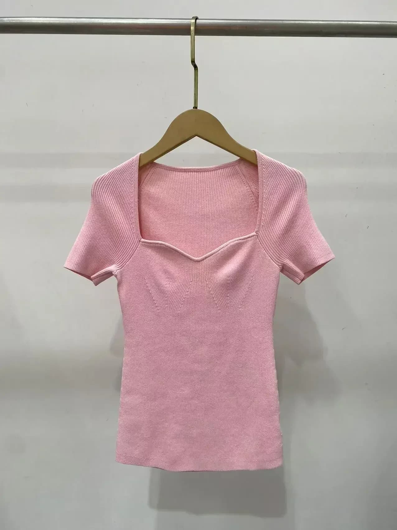 Haut en tricot slim fit pour femme, col carré, style chic, tendance, design moderne, élégant
